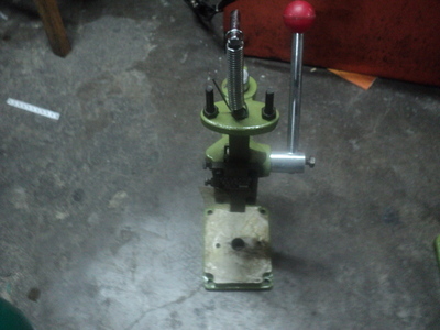 專業(yè)供應(yīng)精密手動壓力機JS-16——東莞市長安雙豐五金商店詳解