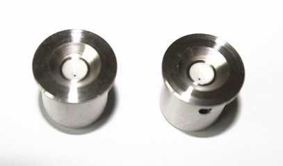 深圳市華葉拉絲模具 專業直供中走絲機床高性能水嘴與眼模